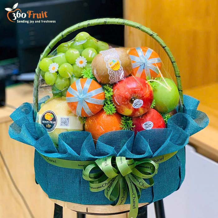 Giỏ trái cây tri ân khách hàng nam gam màu xanh mạnh mẽ, sang trọng