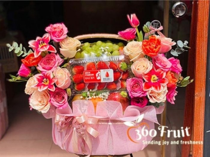 Giỏ trái cây sinh nhật đơn giản, đẹp mắt 