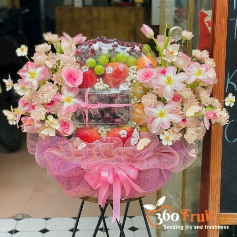 Giỏ trái cây tặng ngày báo chí Việt Nam tone hồng