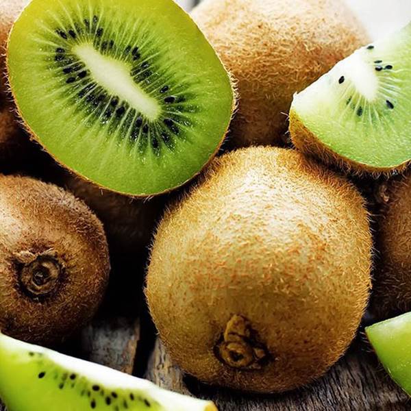 Kiwi là một nguồn tuyệt vời của vitamin C, vitamin E, folate và chất xơ