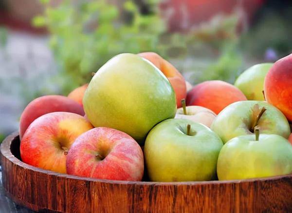 Sự khác biệt chính giữa táo nhập khẩu xanh và đỏ