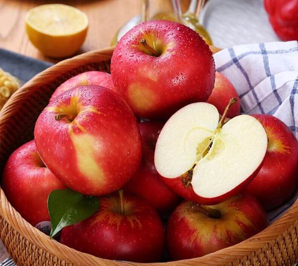 Táo đỏ, hay còn được biết đến với tên gọi táo Red Delicious