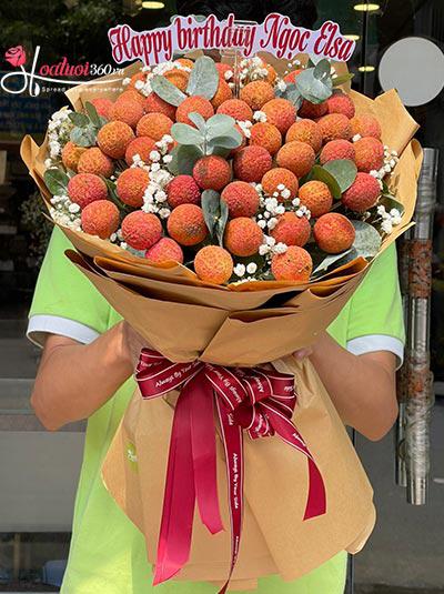Bó trái cây từ vải tặng người thân tạo nên sự đặc biệt