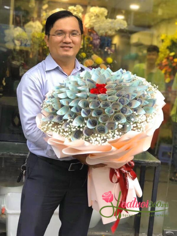 Bó hoa bằng tiền 500.000 đồng tặng người vợ yêu