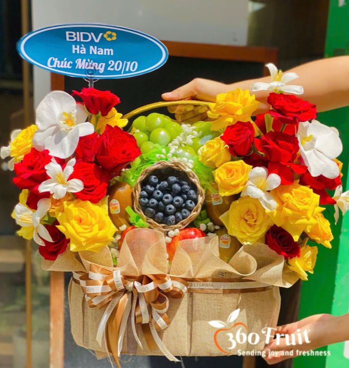 Giỏ trái cây 20/10 - Nét duyên thanh lịch