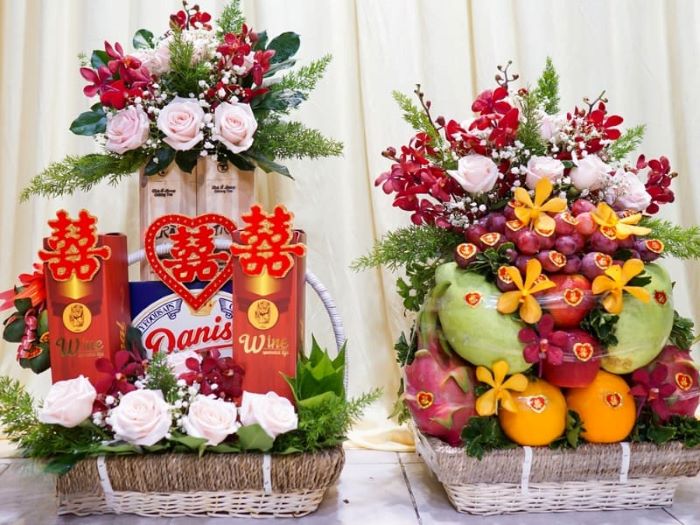 Giỏ trái cây hỏi vợ với các loại bánh kẹo cao cấp