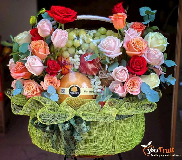 giỏ trái cây kèm hoa tươi tại shop giỏ trái cây phường Diên Hồng TPHCM