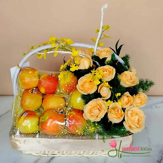 Giỏ trái cây và hoa