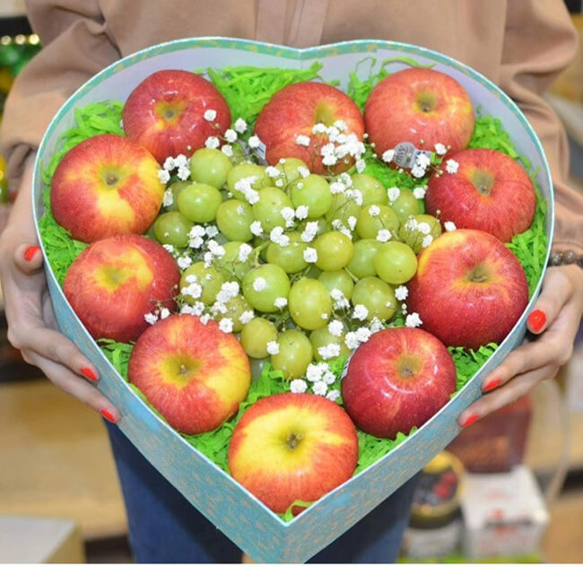 Hộp quà trái cây hình trái tim tặng mẹ