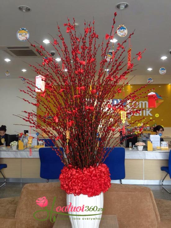Bình hoa nụ tầm xuân tết đẹp đảng cấp